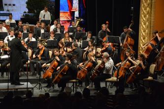 И годинава, во уметничкиот дел од програмата на свечената академија учествуваа хорот Драган Шуплевски и симфонискиот оркестар на Факултетот за музичка уметност при УКИМ.