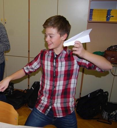 PONOS(E)N/A SEM BIL... Ko sva s sošolcem Kristijanom igrala harmoniko na šolski predstavi. Florian Žulič Ko sem sošolcu pomagal pri učenju in je potem dobil dobro oceno.