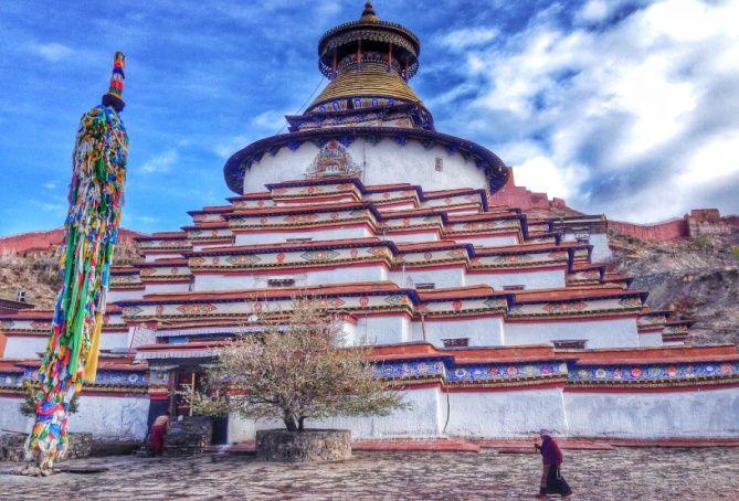 Lying on a historic trade route between India and Tibet, Gyantse has long been a crucial link for traders and pilgrims journeying across the Himalayan plateau.