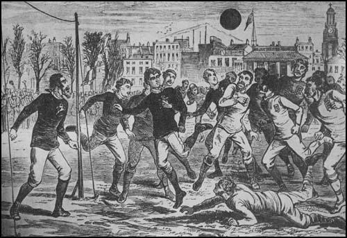 22 Slika 16: Anglija vs. Škotska, 1877 (povzeto po www.footy4kids.co.uk, 19.5.2010) Povprečna obiskanost tekem leta 1888 je bila 4.600 gledalcev, deset let kasneje pa ţe 13.200.