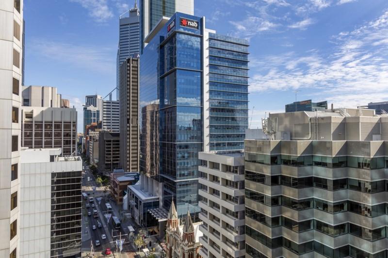 levels three and four of an office building to use as its head office. The 2-year deal for 2,568 m2 of space was struck at a gross annual rent of $34 psm.