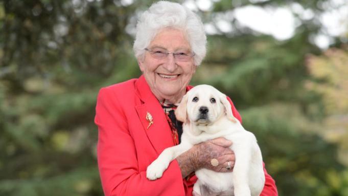 VALE BETTY AMSDEN AO, DSJ MELBOURNE, 26 FEBRUARY 2017 Order of Australia Association- Victoria Branch is deeply saddened by the passing of arts advocate and philanthropist Miss Betty Amsden.