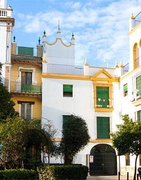 TOUR IN SANTA CRUZ QUARTER Santa Cruz, is the primary tourist neighborhood of Seville,