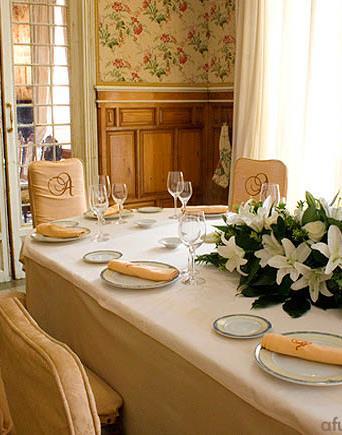 This classic restaurant is a carefully and discerningly restored mansion that still radiates a certain fin-de-siecle elegance.