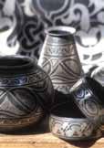 29 Damascene a specialty of the city of Meknes The little treasures of Meknes With more than 50,000 artisans, Meknes and its region perpetuate ancestral knowledge in the art of wood carving and