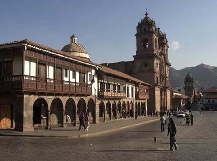 It is characterized by its narrow and steep streets that zigzag among old colonial houses constructed with walls of Inca stone.