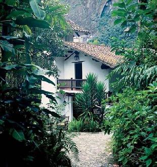 WEDNESDAY 20 SACRED VALLEY OF THE INCAS / MACHU PICCHU B / L / D Enjoy breakfast at the hotel.