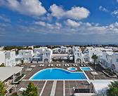 With a view to both the Acropolis and the Aegean Sea, the fully renovated Metropolitan hotel is ideally situated in front of the Faleron Olympic Coastal Park for both leisure and business travelers.