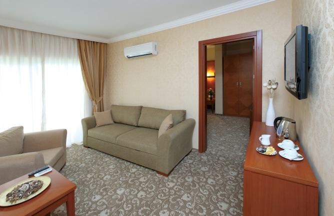 Junior Suite Rooms (45 m 2 ) (23 Room) The rooms are located at different floors of the hotel, 45m 2, all decorated with style in pastel tones, with balcony.
