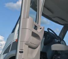 Good view behind: The large, heated exterior mirrors are positioned optimally and can be adjusted comfortably by electrical means from the driver s seat.