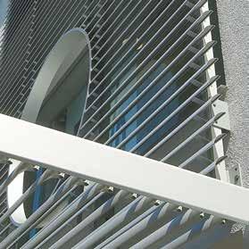 96 96 Systems > Sunclips blades 25 22 19 20 176 130 SC.096 SE.096.01 SE.130 SE.176 SE.096.02 Description Sunclips are C-shaped extruded aluminium blades, mounted on a fixed supporting structure.