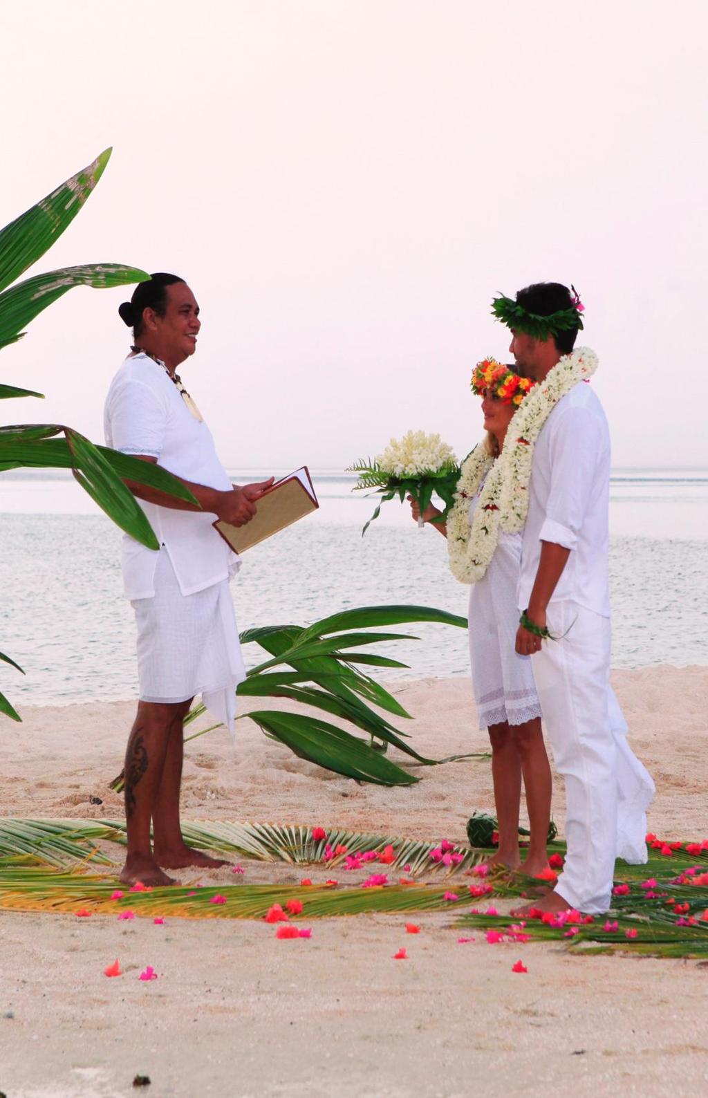 WEDDINGS & HONEYMOONS Between the pink sand beaches and the turquoise blue lagoon, lies Tikehau Pearl Beach Resort: the perfect spot to say "I do".