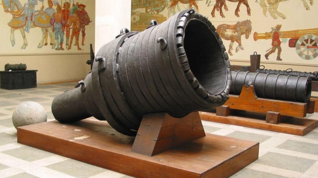with a diameter between 120 and 200 mm, heavy steenbussen firing bullets with a diameter between 250 to 450 mm and as the last type, the heaviest of all the cannons, the bombardment, firing bullets