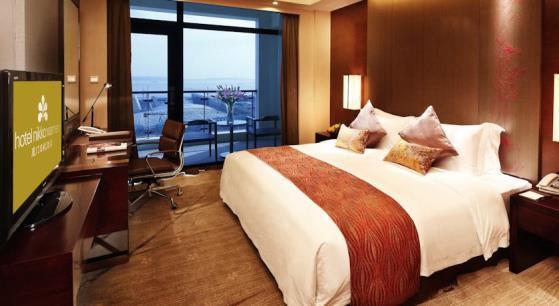 Decorated in soothing neutral colours, the air-conditioned rooms are fitted with floor-to-ceiling windows and a see-through glass bathroom with