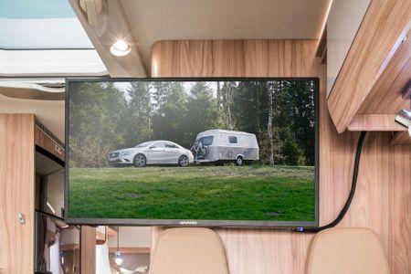 A home cinema feeling on the road Thanks to the optional 32-inch flat screen and the HYMER Smart Multimedia