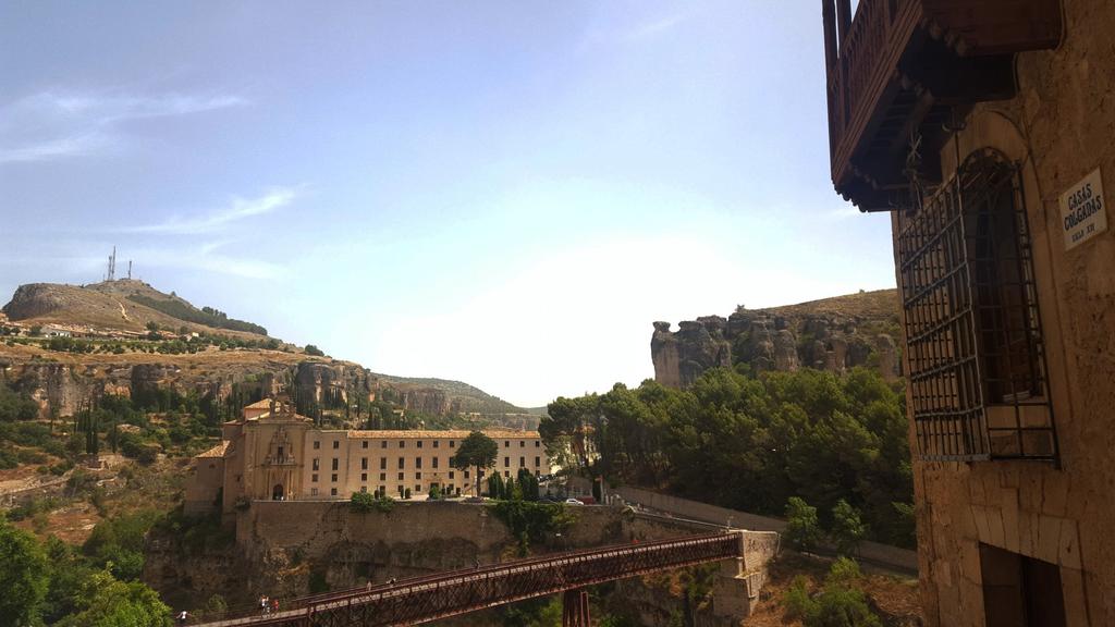 I want to make a reservation at the Parador de Córdoba Cuenca In front of the Hanging Houses of Cuenca, a few minutes from the Cathedral and the city s historic old centre, the Parador de