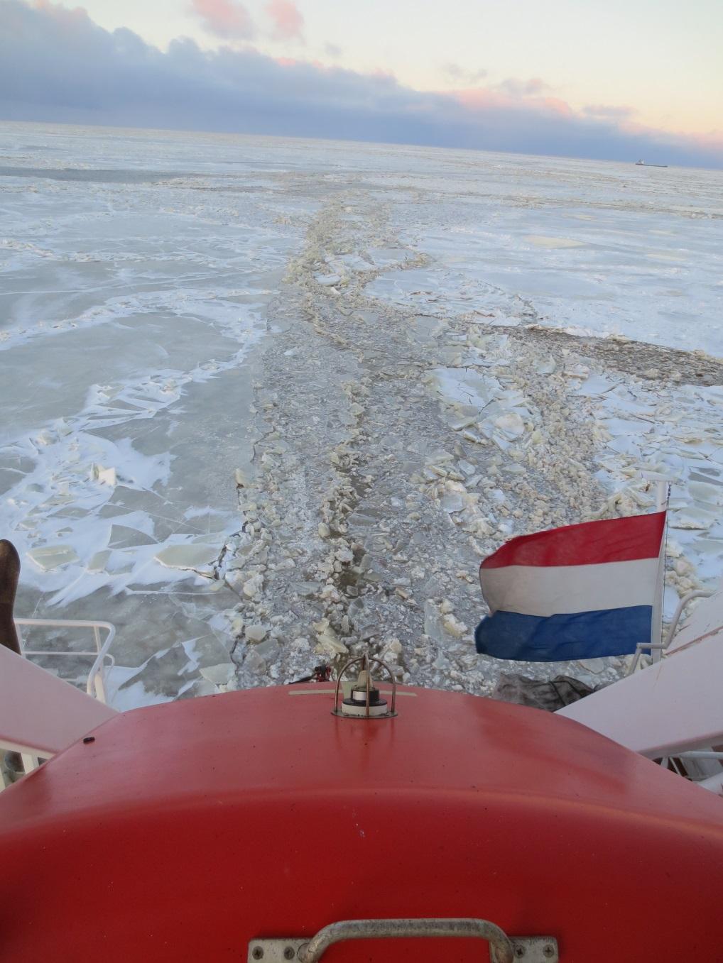 Training for ships sailing in polar