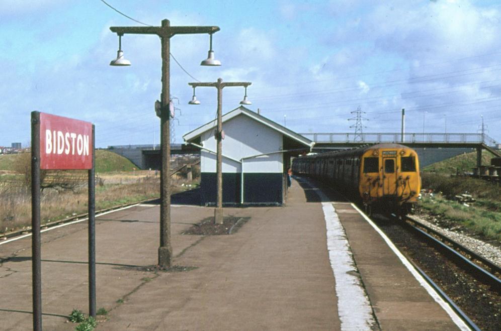Mersey Rover Weekends in the 1970s Looking east along the island platform at Bidston station in 1977.