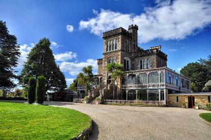Dunedin, Wellington and Auckland. Quality 3 to 3½ star accommodation, luxury coach travel & hotel porterage.