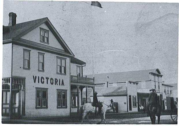21. Victoria Hotel Mural 51st Street & 50th Avenue Back Alley In 1894, the Victoria Hotel was constructed on the corner of Barnett Avenue and Nanton Street.
