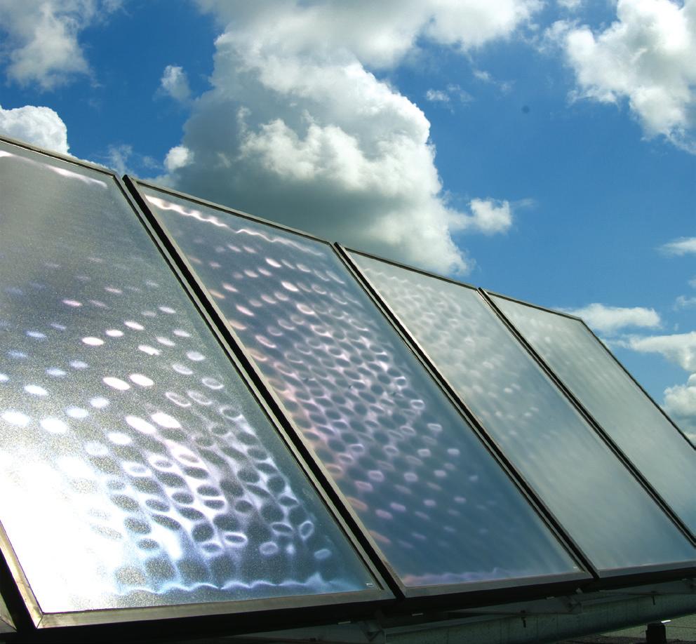Želite priključiti tudi sončne zbiralnike? Želite priključiti tudi sončne zbiralnike? Visokotemperaturni ogrevalni sistem Daikin Altherma lahko po izbiri izkorišča sončno energijo za ogrevanje vode.