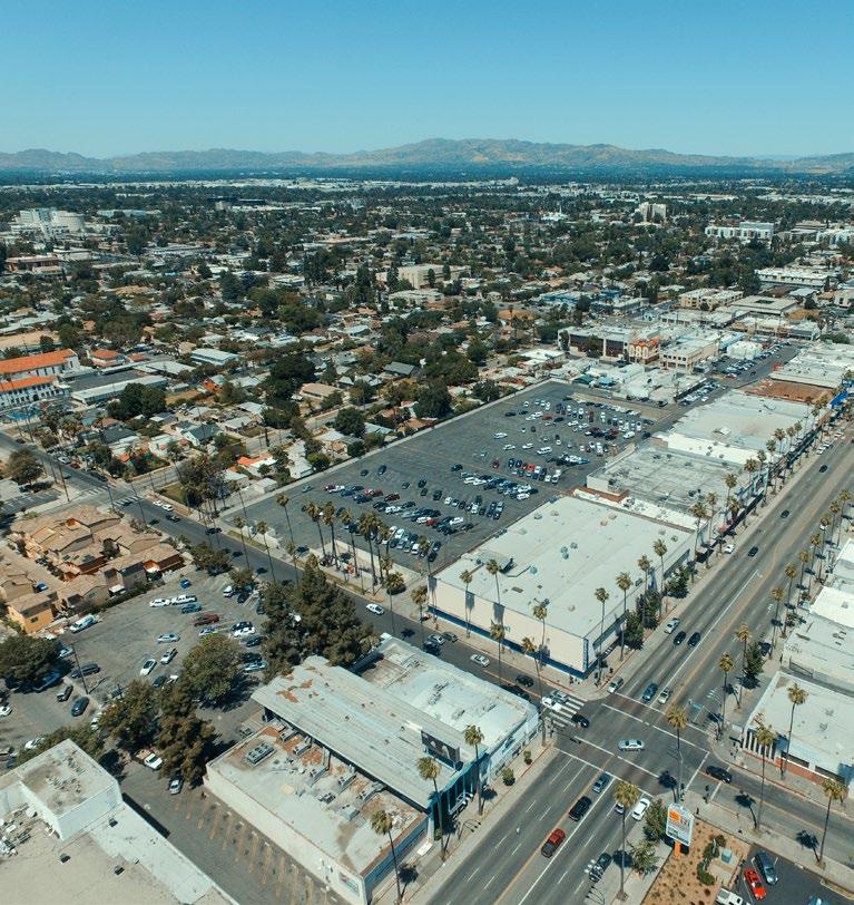 INVESTMENT SUMMARY Location Highlights Located in the densely populated southern section of the San Fernando Valley in Los Angeles, CA, just south of the heavily trafficked intersection between Van