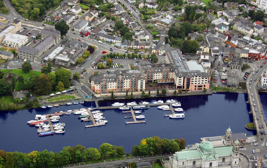 LOCATION Located directly in the town centre the Radisson Blu Athlone is just an easy stroll to many of the town s main tourist attractions and its lively restaurant and bar scene.