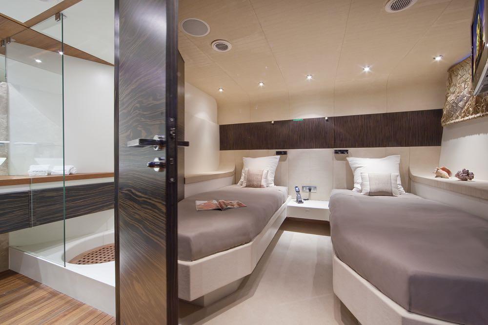 On the lower deck are 4 guest cabins: two double and two twin. All cabins are en suite with showers. They also have wardrobes, 26 Samsung TV/Audio and internet connection.