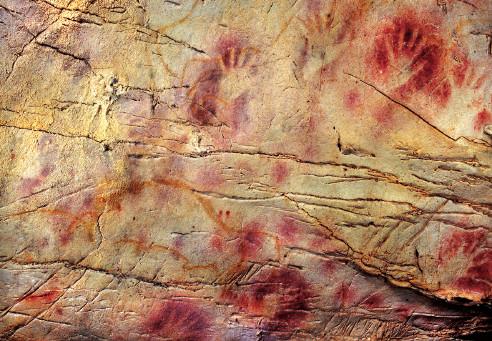 Hands from El Castillo Cave (Cantabria) Bears from Ekain Cave (Basque Country) A AREA 6 From Palaeolithic art to World Heritage A huge interactive table allows visitors to explore five themes that
