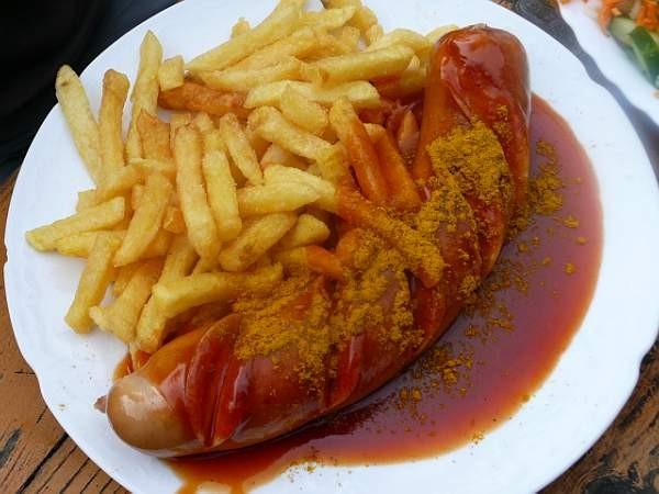 N 5 : the Currywurst Currywurst is the typical german fast food