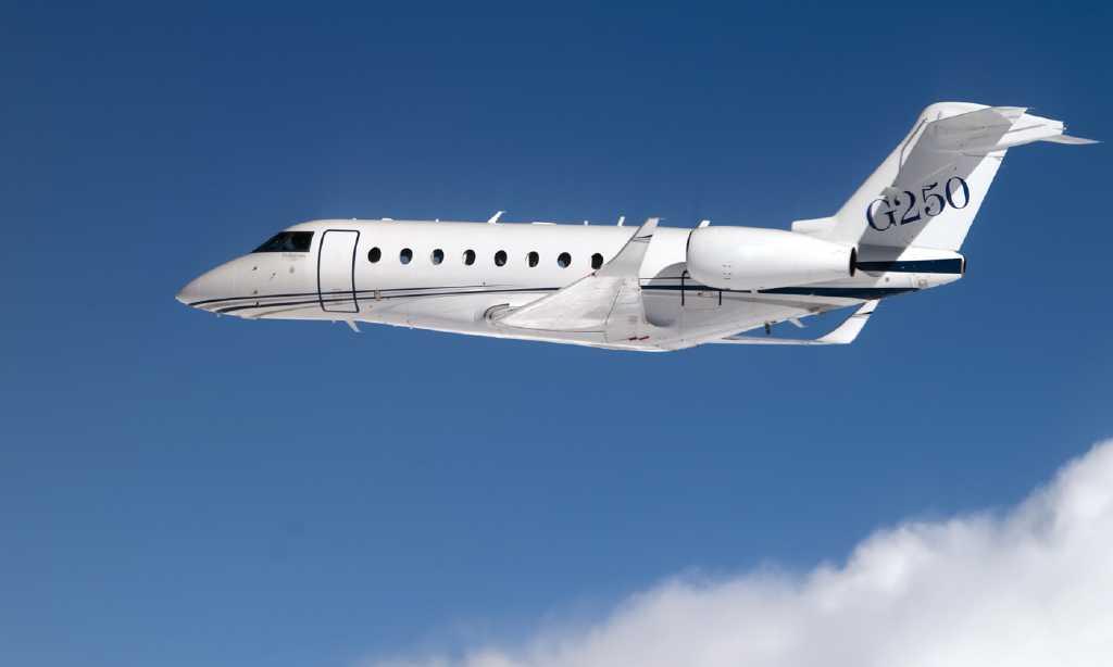 The New Super Midsize Gulfstream G250 The G250 establishes leadership in the super midsize market segment with the largest cabin, the best performance and the most advanced systems Best performance