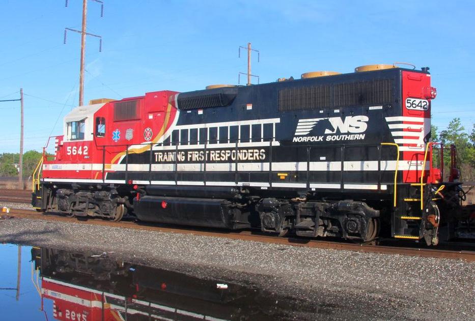 Photo credit: Paul Graf Safety First Atlas' latest run of N scale GP38's will feature the Norfolk Southern First Responder's paint scheme.