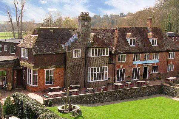 com Alfriston, Deans Place Hotel (4 nights) This 14th century country house hotel is set in the heart of the pretty village of Alfriston. Glyndebourne is a short 15 minutes drive away.