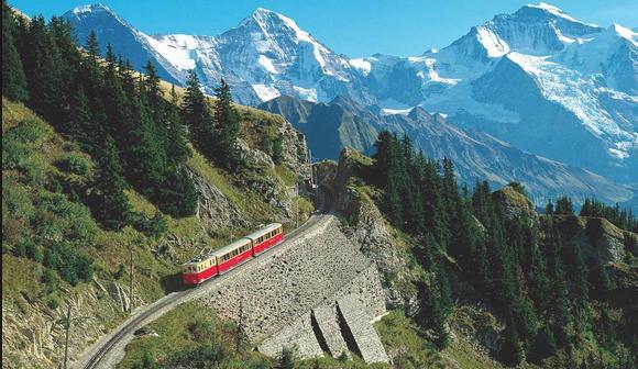 ) The Jungfrau is at the altitude of 3464 m. in the heart of glacier world.