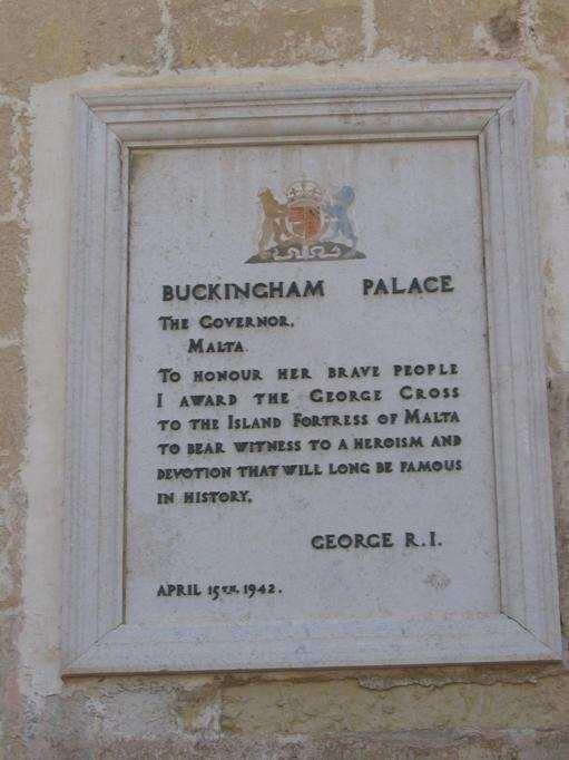 19. On the wall of the palace there are several marble plaques that remind us of important events. The photo is a reminder of when King George VI gave us the George Cross.