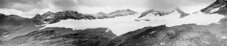 In the 1913 photograph, thick ice is evident along the bottom lobe of the glacier and extensive crevasses are present on the upper