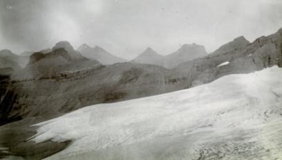 Circa 1930, M Elrod, U of M Sperry Glacier circa 1920-2008 Repeating Elrod s photograph from the same photo point was impossible since the historic photograph