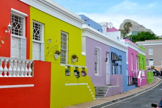 cultural extravaganza, showing you Cape Town, from its historical beginnings to the modern shopping malls of the Victoria and Alfred Waterfront.