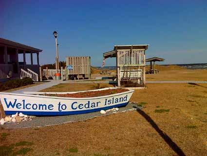 15 Mountains-to-Sea Trail Last Updated 1/1/2017 At the ferry terminal at Cedar Island Photo by PJ Wetzel, www.pjwetzel.com 69.1 Reach Cedar Island ferry terminal and end of Segment 17.