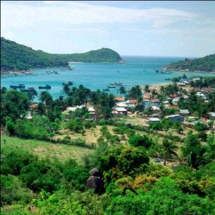 Vinh Hy Bay, Ninh Thuan Province Just 30 km up the coast from the land is Vinh Hy Bay and Nui Chua National Forest.