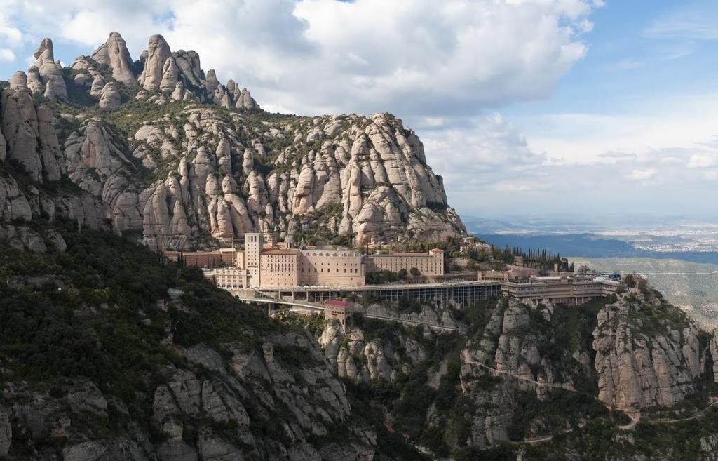 8. MONTSERRAT PANORAMIC VIEWS - HALF DAY On this half-day route we will discover the most popular side of the sacred mountain of Montserrat, and go to the top of the scenic viewpoint of Miranda de