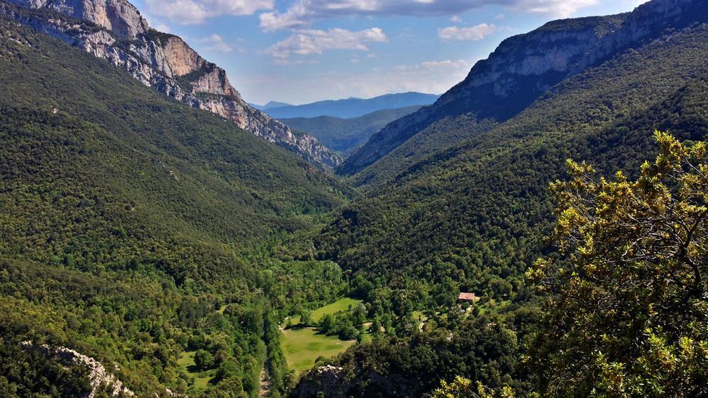 2. SANT ANIOL VALLEY Located in the wild territory of Alta Garrotxa (Girona, Pyrenees), this hike will bring us to Sant Aniol d'aguja romanesque church, a 11th century architectural jewel built in