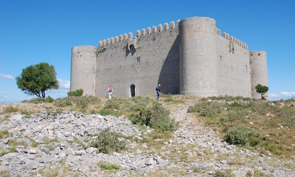 4. MONTGRÍ CASTLE AND THE TOWN OF PALS A fascinating itinerary that takes us to one of the best viewpoints of the Empordà: the Montgrí Castle, located on the highest point of the massif of Montgrí.