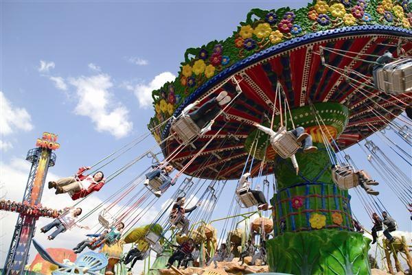 (Section C) Tokyo C) Tokyo 4. Twister Twister is an amusement equipment for everyone, with the height of 12m and 17m wheel diameter.