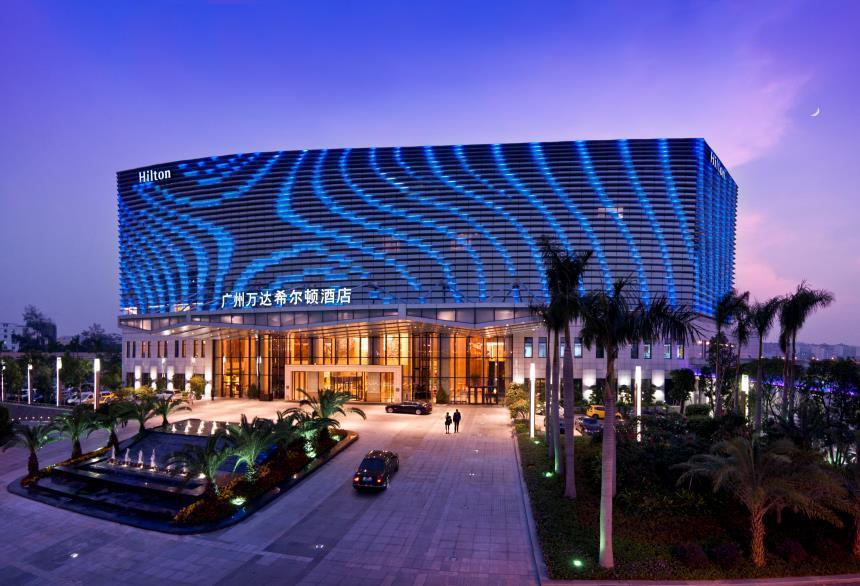 WELCOME TO HILTON GUANGZHOU BAIYUN Strategically located among Guangzhou Gymnasium, Baiyun International Convention Center and thriving shopping malls, Hilton Guangzhou Baiyun features 308
