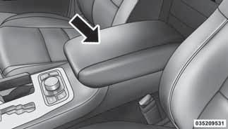 Vozilo može da ima opcionalni CD ili DVD plejer koji se nalazi na centralnoj