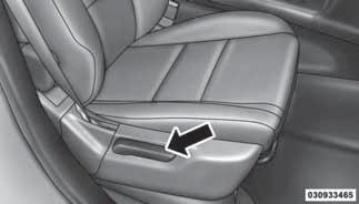 UPOZORENJE! Podešavanje sedišta u toku vožnje može biti opasno. Pomeranje sedišta u toku vožnje može dovesti do gubitka kontrole, što može izazvati sudar i teške povrede ili smrt.