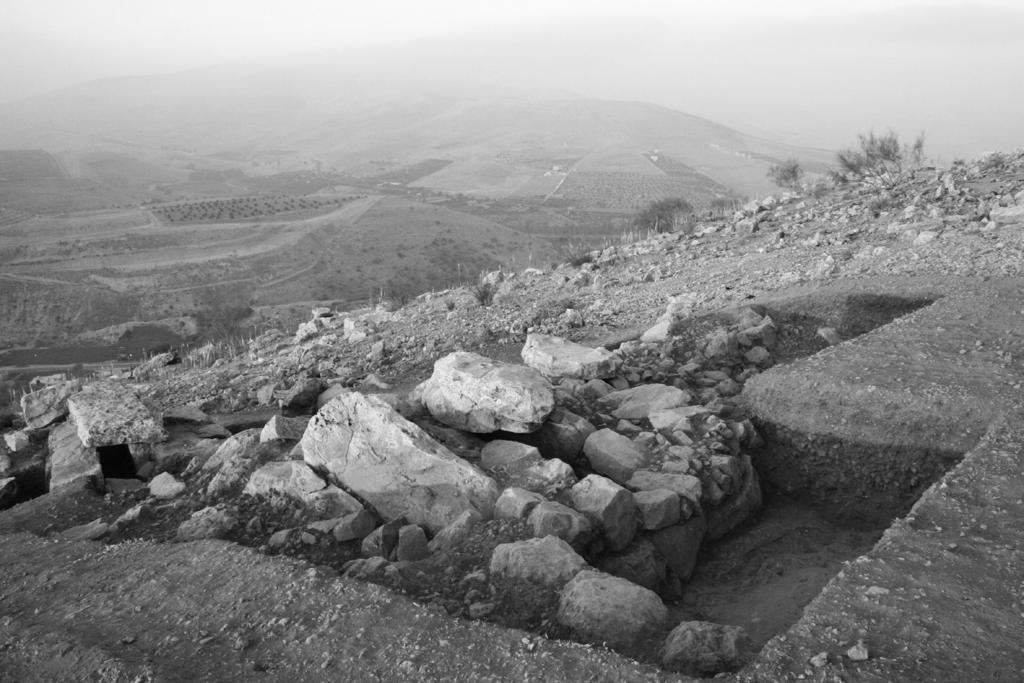 The New Spanish-Italian Expedition to the EB I site of Jebel al-mutawwaq Jordan 1635 Fig. 1. 2012-2013 excavation areas of Jebel al-mutawwaq, from North.