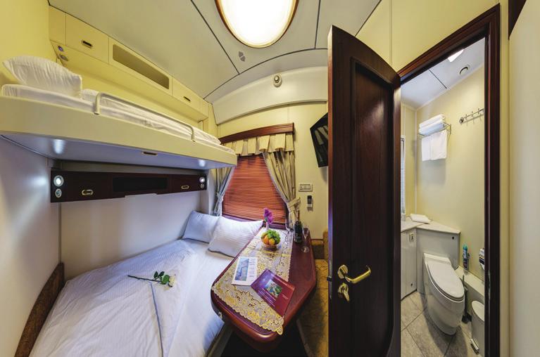 Deluxe Silver Cabins n For those looking for the great comfort or 2 persons per cabin Deluxe Silver sleeping cars offer slightly smaller cabins than on Deluxe Gold cars.