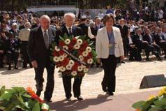 Chairman of the American Society for Yad Vashem Eli Zborowski (center) laid a wreath at the official Holocaust Remembrance Day Ceremony together with American Society Cultural Director Dr.